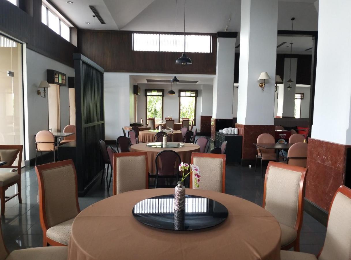 Songphanburi Hotel Супханбури Экстерьер фото