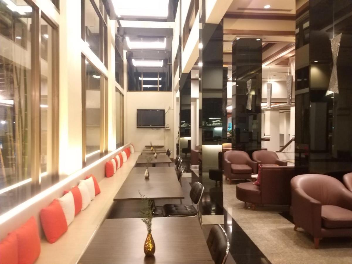 Songphanburi Hotel Супханбури Экстерьер фото