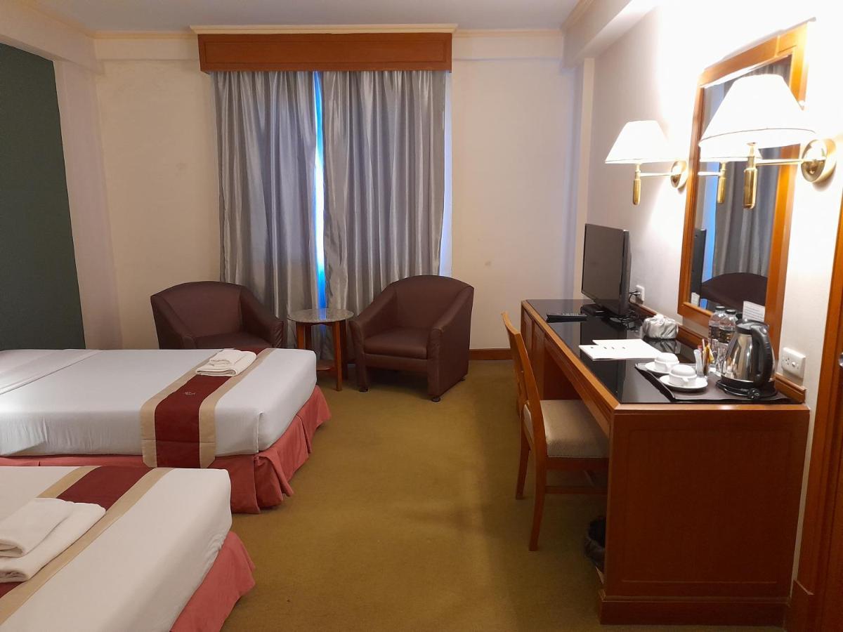 Songphanburi Hotel Супханбури Экстерьер фото
