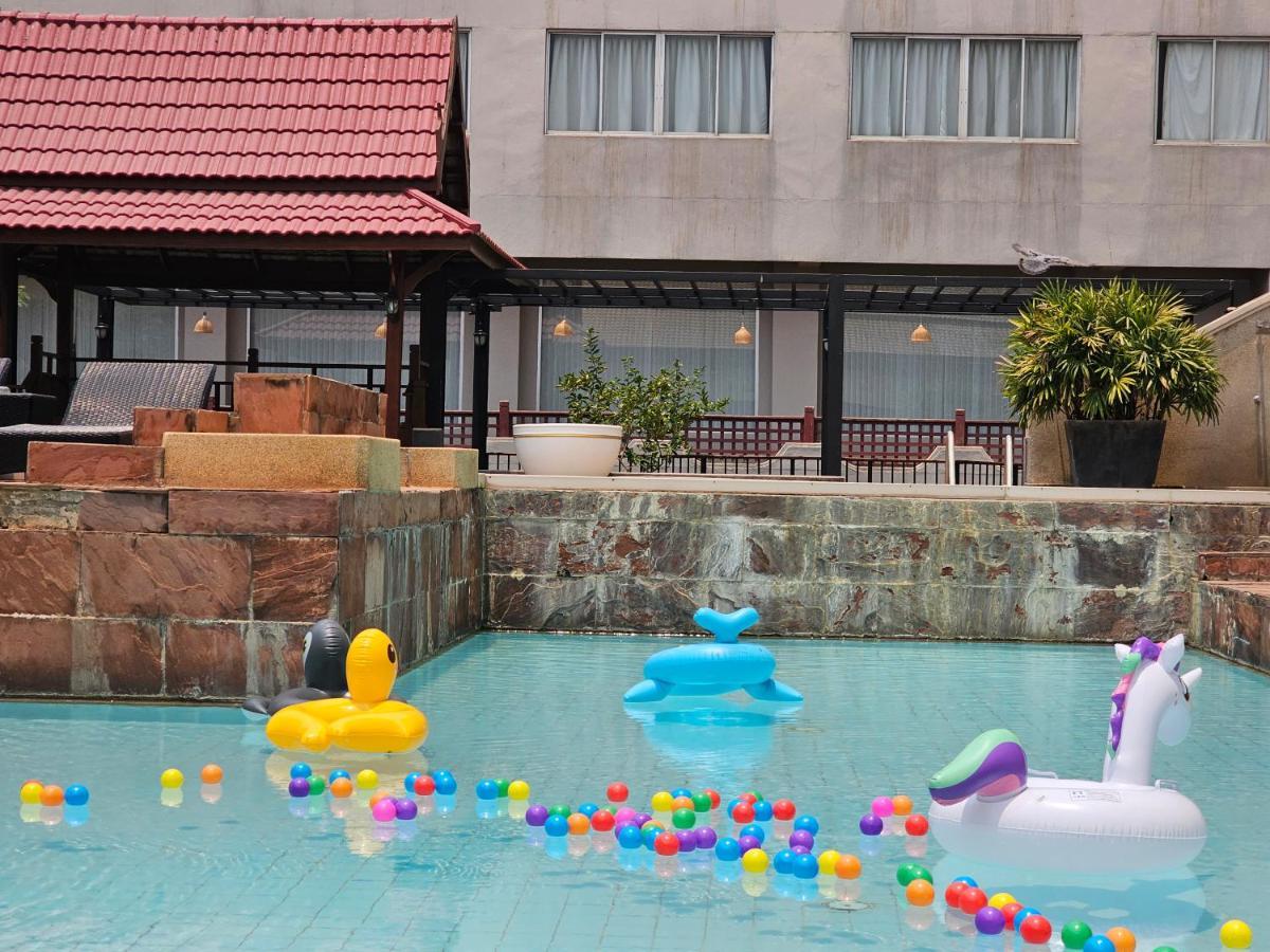 Songphanburi Hotel Супханбури Экстерьер фото