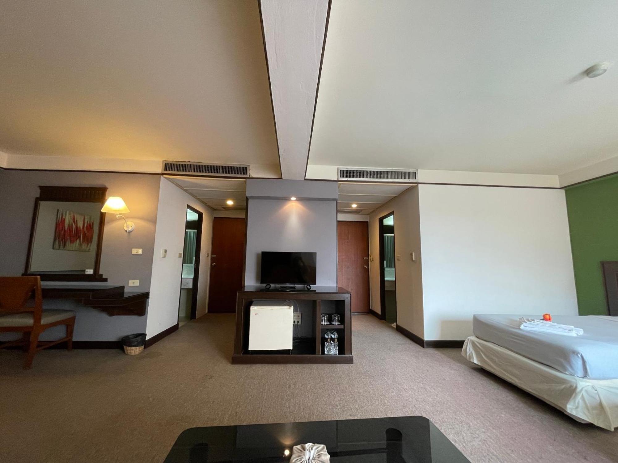 Songphanburi Hotel Супханбури Экстерьер фото